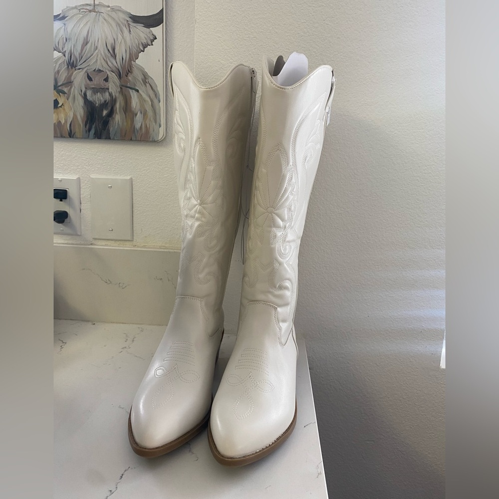 Torrid White Western Boots EXTRA WIDE 9.5